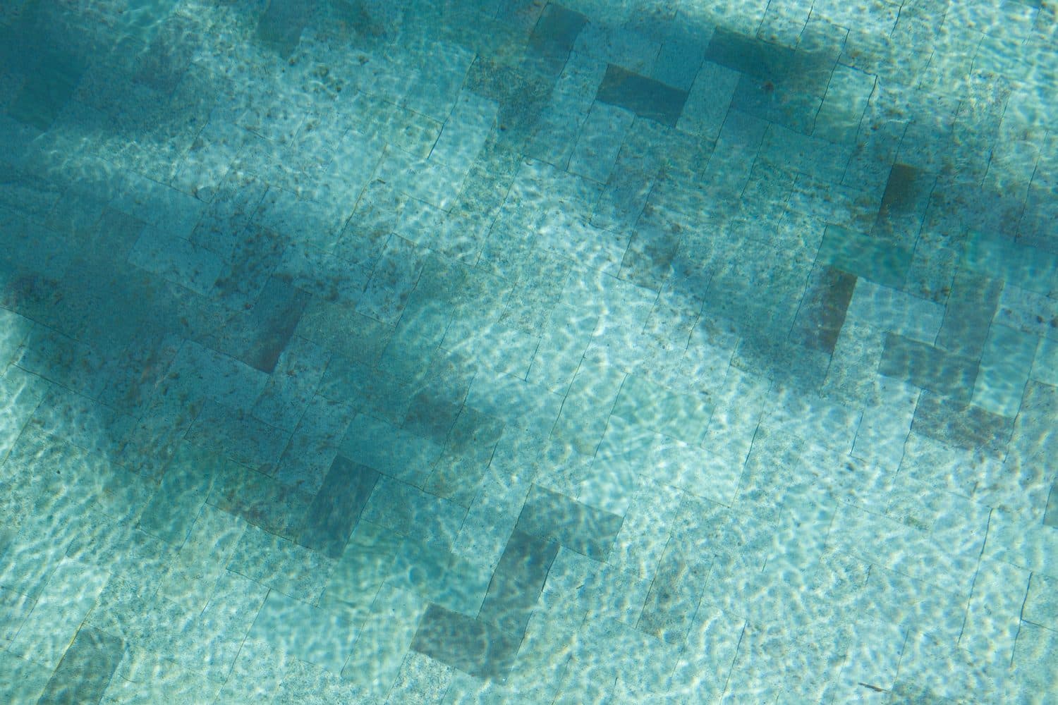 Piscina do Olisa Al Mar ao entardecer